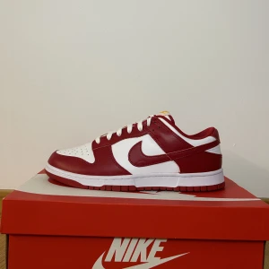 Nike Dunk Low USC - Säljer dessa oanvända, storlek 44