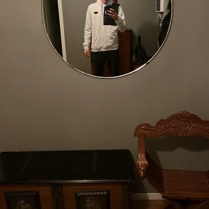 Supply and demand hoodie till bra pris!😁🤝 - Säljer den komfortabla hoodie till ett jättebra pris, nypris är 550kr. Knappt använt den och den är väldigt skön! Storlek L och är köpt från JD. Pris diskuteras om det önskas!