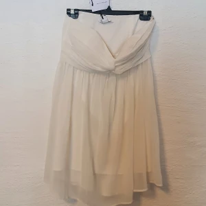 Nly klänning - Helt ny klänning tom med lapp kvar från märket NLY.  Gjorde ett litet felköp som det kan bli ibland😆