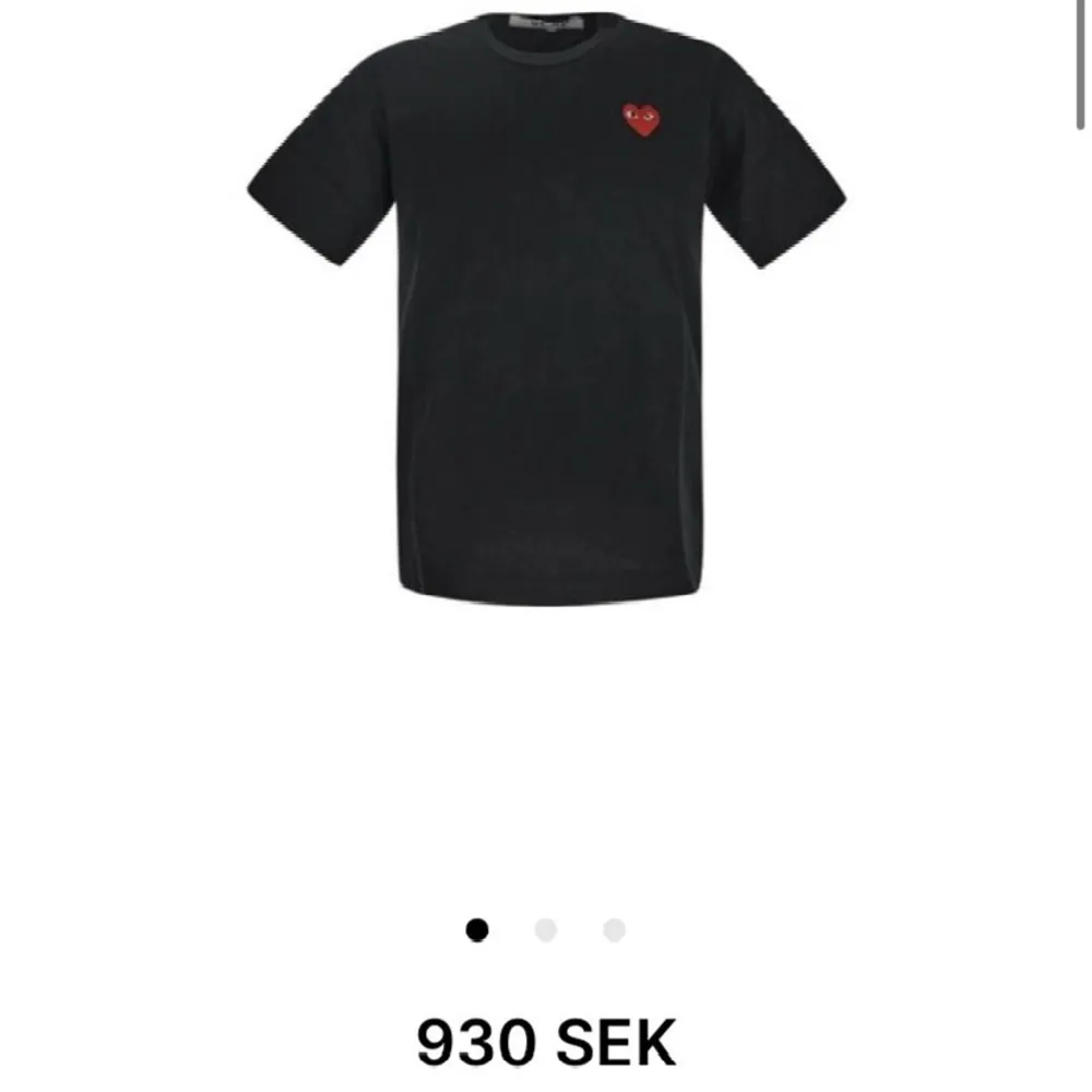 Säljer denna cdg T-shirten strl S pris 350. T-shirts.