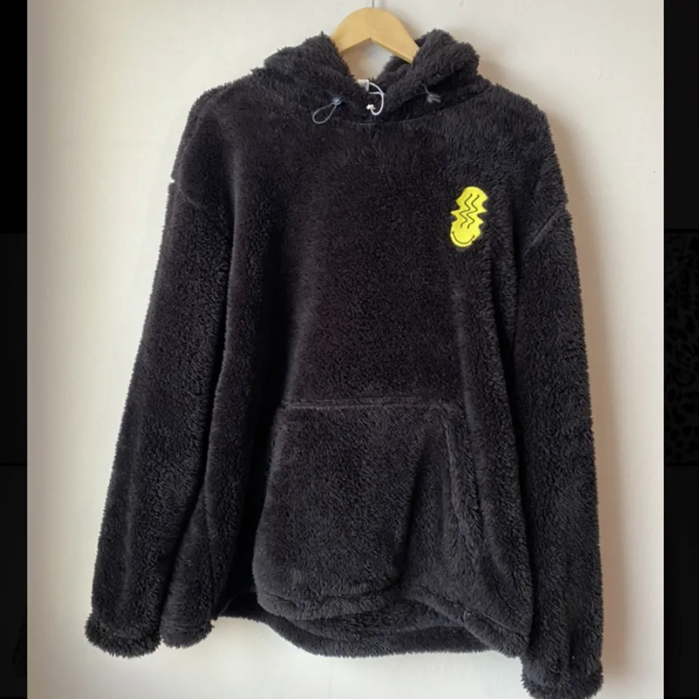 Unworn hoodie, very soft and warm, good for outdoors and around the house. Hoodies.