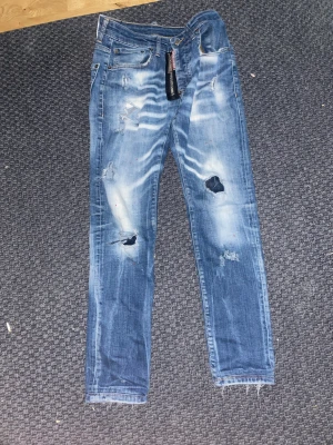 Äkta dsquared2 - Den är äkta har använt typ 3 gånger den är för stor använder inte den 