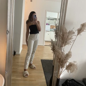 Jeans LASH - Jeans LASH ifrån weekday. Väldigt bra skick. Storlek 26/30