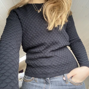 Långärmad tröja - Super fin långärmad tröja från Lindex med lite textur ❤️ Frakt ingår inte i priset!