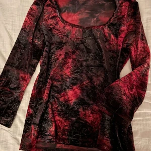 Långärmad topp  - Storlek M men rätt så stretchig.