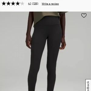 Lululemon align high rise leggings 28 - Säljer pga fel storlek. Helt oanvända! Skriv till mig om du vill ha fler bilder💗 Köpta för 1081 kr