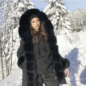 Fatima parka - Säljer min Parcka jacka som jag har använt väldigt sällan, den är även i väldig bra skick. Pälsen går att ta bort.