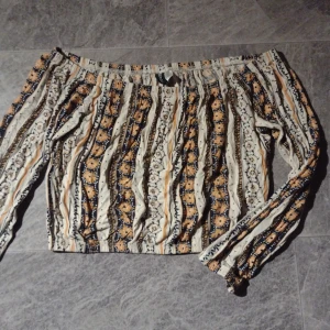 Tröja - Bra skick. Kommer inte till användning. Strlk S, men passar XS