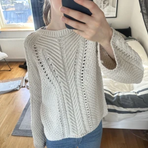 Stickad tröja - Fin stickad tröja från odd molly. Rory Gilmore inspirerad. Står inte st i men passar mig som är en S. 