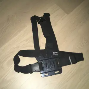 Sele för go pro. Använd 2 gånger. Inga skador. Köpt för 150kr.