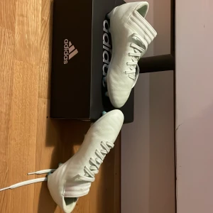 Adidaz nemeziz 17,3 FG J light green - Aldrig användna! Storlek:33