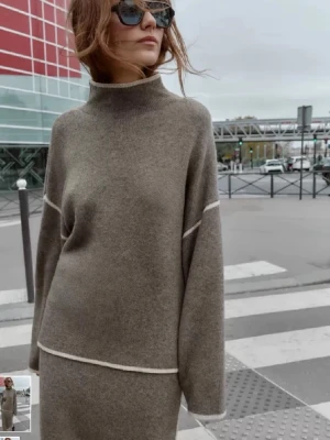 Grå polotröja från Zara  - En grå polo tröja från Zara !! Skit snygg 