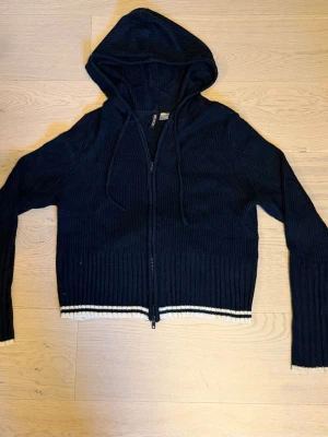 Stickad zip up - Jätte snygg stickad zip up tröja från hm 