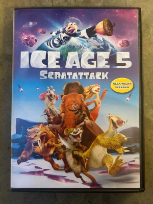 Ice age 5 DVD - DVD-film: Ice Age 5: Collision Course. Filmen har svenskt tal och text. Region 2.  Finns på språk: Svenska, Engelska    OBS!! skivorna är begagnade så det kan förekomma repor/hairlines på skivorna, men då jag kollar igenom alla filmer jag säljer garanterar jag att alla funkar felfritt om inget annat står! :)
