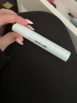 Glow stick - Glow stick/highliger stick från HAUS LABS. Använd några gånger då jag applicerat produkten på handen. Super fin men färgen är inte för mig. 