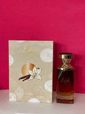 Eshal Vanilla  Paris Corner - Eshal Vanilla  Paris Corner 100ml se bilder för mängd kvar och noter. Jag postar alltid snabbt! Se gärna mina andra annonser för samfrakt. 