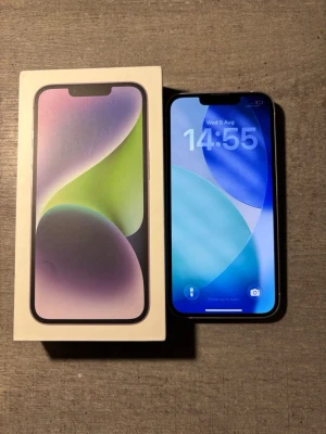 iPhone 14 256gb - Apple iphone 14 256gb i perfekt skick Skärmen och baksidan är som nytt och det finns inga repor på sidorna över huvudtaget.  Allting funkar som det ska och mobilen kommer återställd och olåst, redo att användas direkt  Batterihälsa - 77%  Lavender färg