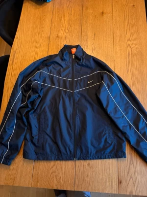 Nike Y2K Jacka  - Nike Y2K jacka, Storlek M, grymt skick