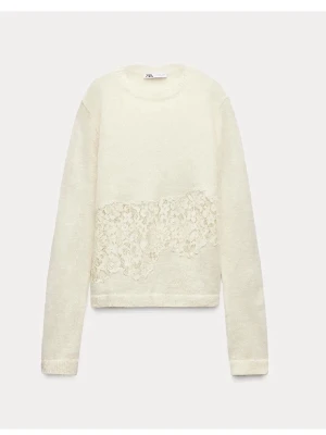 SÖKER - Söker en sån här spets tröja från Zara i storlek s!!! Max 450kr !💕