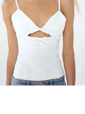 Vit linnetopp från Zara - Snygg topp från Zara i bra skick.