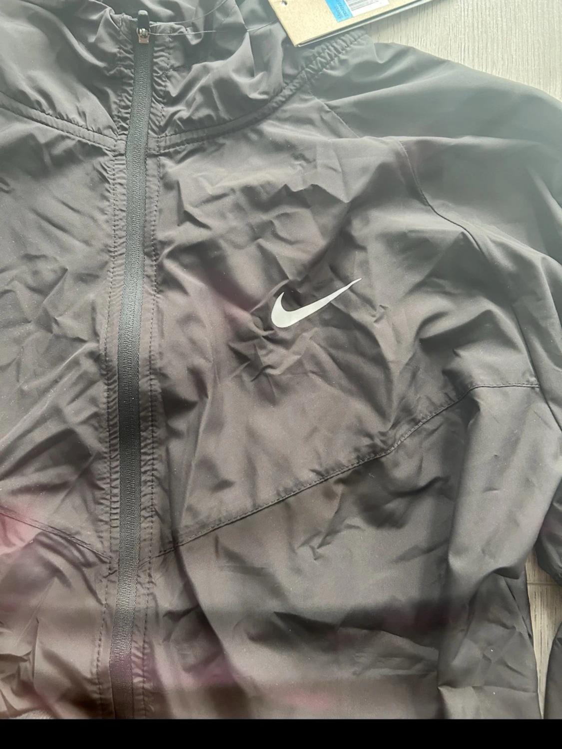 Svart vindjacka med huva från Nike - 1