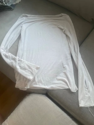 Grå intimissimi - Grå intimissimi tröjan, väldigt mjuk och skön💕