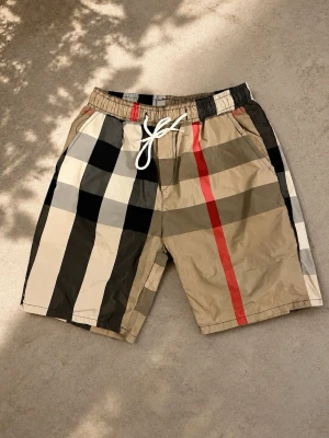 Burrbery shorts  - Helt nya .