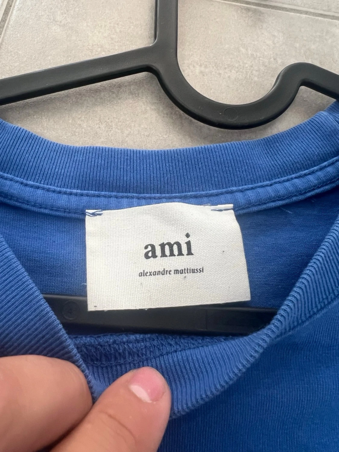 Svart sweatshirt och blå t-shirt Ami - 3