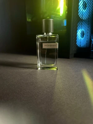 Yves Saint Laurent Y edt - Säljer mina parfymer för att ha köpa lyxigare