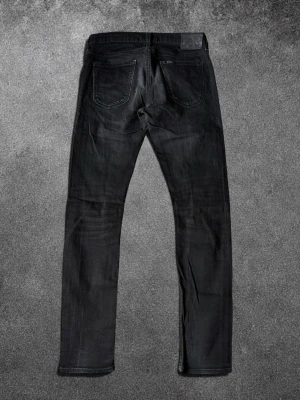 Lee Jeans  - Lee Luke Slim Tapered Jeans | Storlek W30/L32 | Använda men i mycket bra skick, inga defekter | Slim passform med avsmalnande ben | Mått: midja 41 cm, längd 105 cm | Skickas snabbt, kan gå ner i pris vid snabb affär  Mvh ActiveResell | REF: LEE-004 