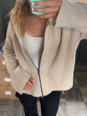 Lager 157 kofta - Mysig beige zip-hoodie i ribbstickat material. Storlek xs, inga defekter