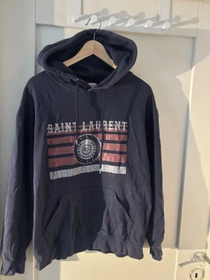 Saint lauren hoodie - Saint Laurent hoodie passar size s/m bra skick