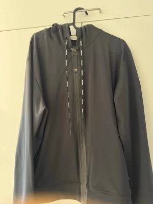 Moncler Hoodie  - Säljer mina moncler hoodie ingen användning av den 