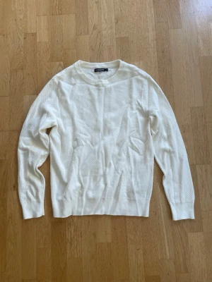 Stickad tröja från j Lindeberg - En stickad tröja från jlindeberg. Den sitter som en M snarare än L