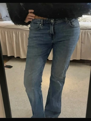 flared jeans - Snygga jeans, jag är 170 brukar ha 38/40 i jeans, midwaist/lowwaist