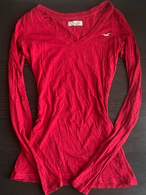 Hollister tröja  - Jättefin röd tröja från Hollister i storlek XS