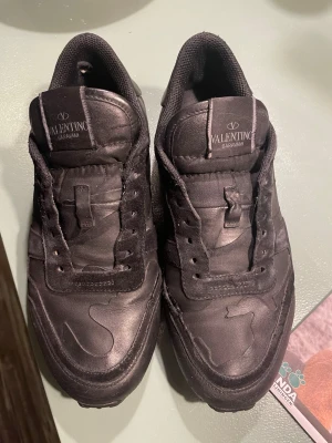  Valentino Äkta - Kvitto finns. Nypris 7000kr. Skick 7/10. 