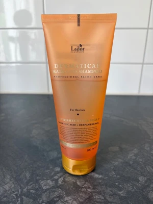 Lador Dermatica Hair-Loss Shampoo - Lador Dermatica Hair-Loss Shampoo endast taget ur några få gånger mer än 50% kvar. Kommer inte till användning längre 