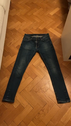 Nudie jeans - Slim fit nudie jeans i nyskick, 30W 30L