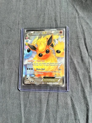Flareon ex Pokémon kort - Säljer mitt Flareon ex med ett värde på 2500kr