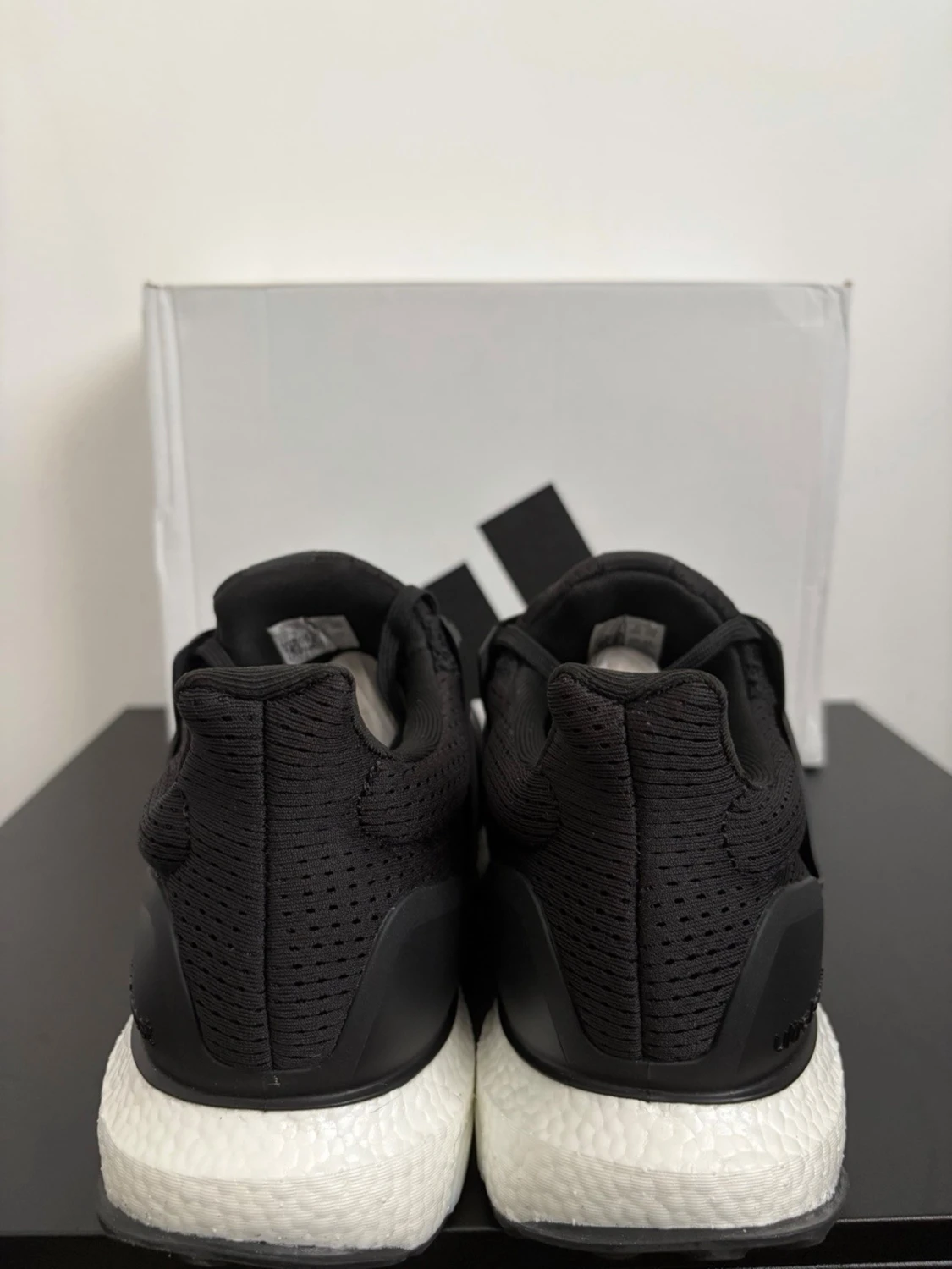 Svarta Adidas Ultraboost sneakers - 3