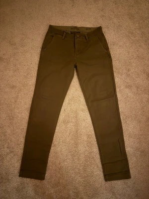 Levi’s chinos - Levi’s chinos i färgen mörkgrön/ olivgrön, storlek 30/32, mycket bra skick