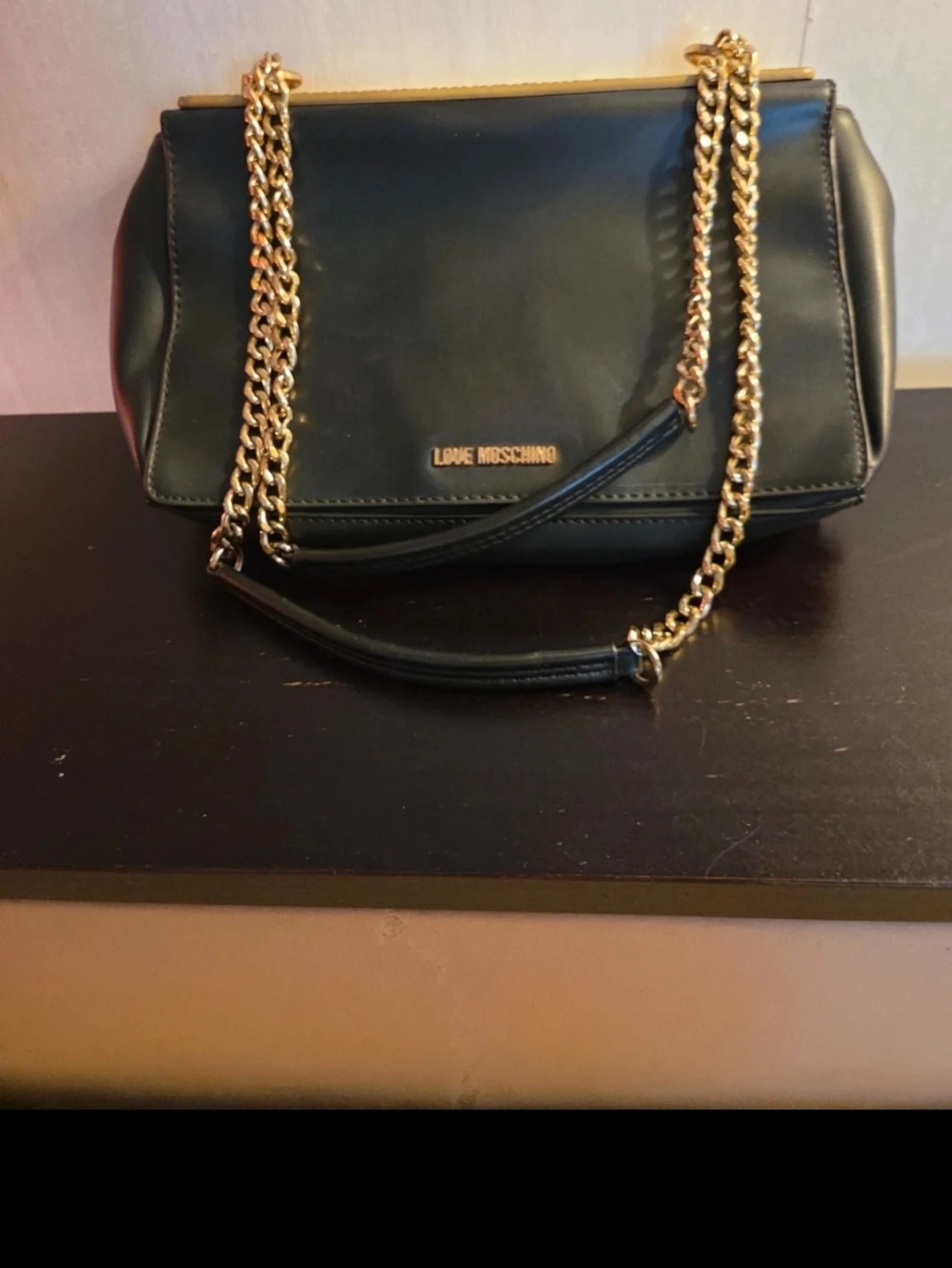 Svart axelväska från Love Moschino