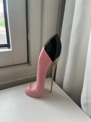 Good girl blush - Säljer Carolina Herras Good Girl Blush. Den är testad vid tre tillfällen och är därför i mycket bra skick. Jag har tyvärr inte kartongen kvar. 30ml🩷