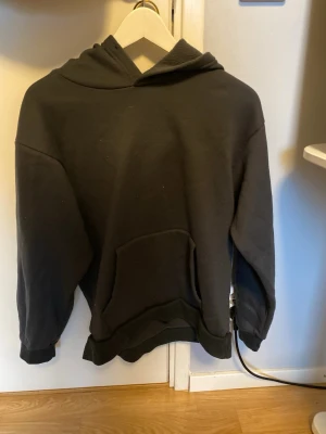Grå hoodie - Snygg grå hoodie som aldrig blev använd!