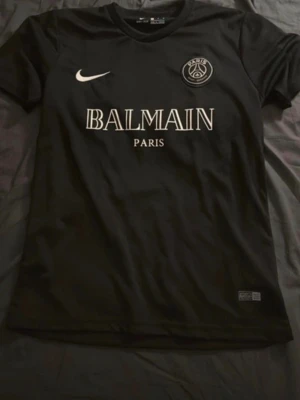 Psg x balmain Tshirt  - Knappt använd