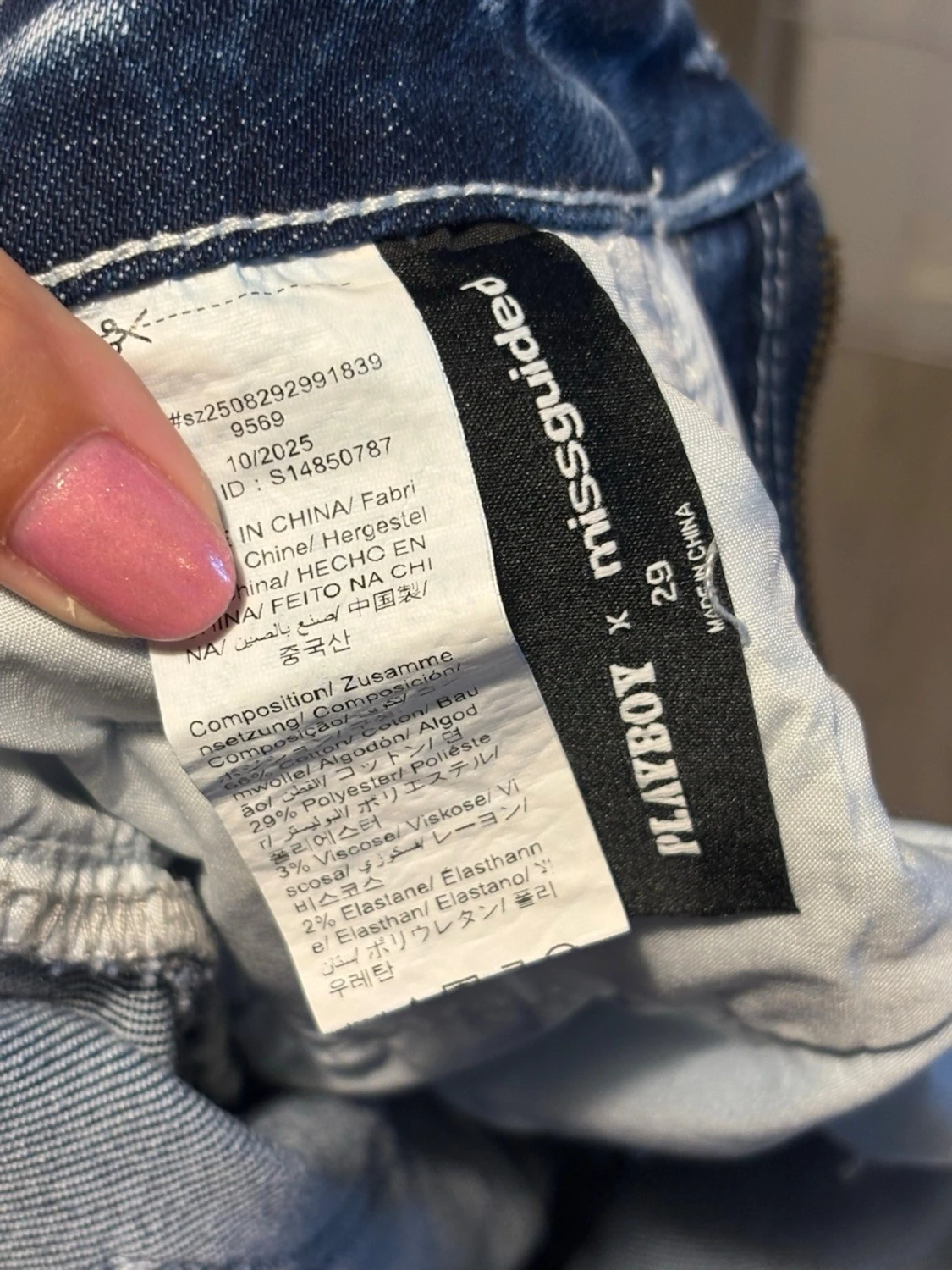 Blå utsvängda jeans med spetsdetalj - 3