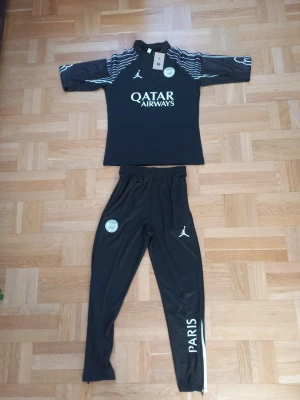 Psg tracksuit psg x jordan - Psg tracskuit som är oanvänd och i perfekt kondition
