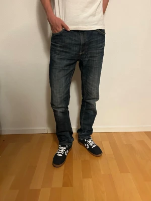 *Hampton Republic Jeans* - Ett par brutalt snygga jeans från Hampton Republic. Hittar ingen storlek angiven på byxorna, men passar W30/L32. Hör av dig vid frågor!