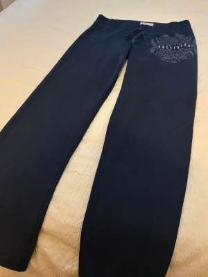 Hollister mjukisbyxor  - Jättefina mjukisbyxor från Hollister, storlek s 🤍